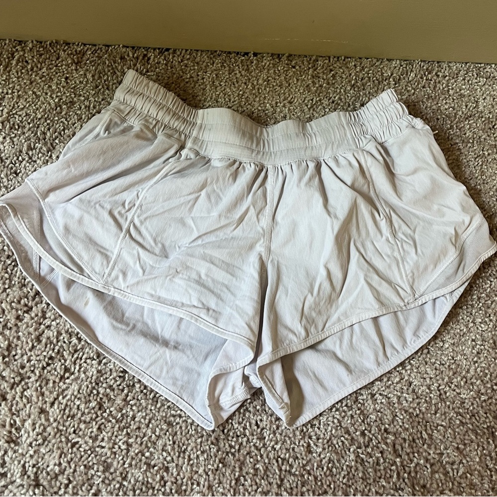 Lululemon Hotty Hot Short 2.5 inch